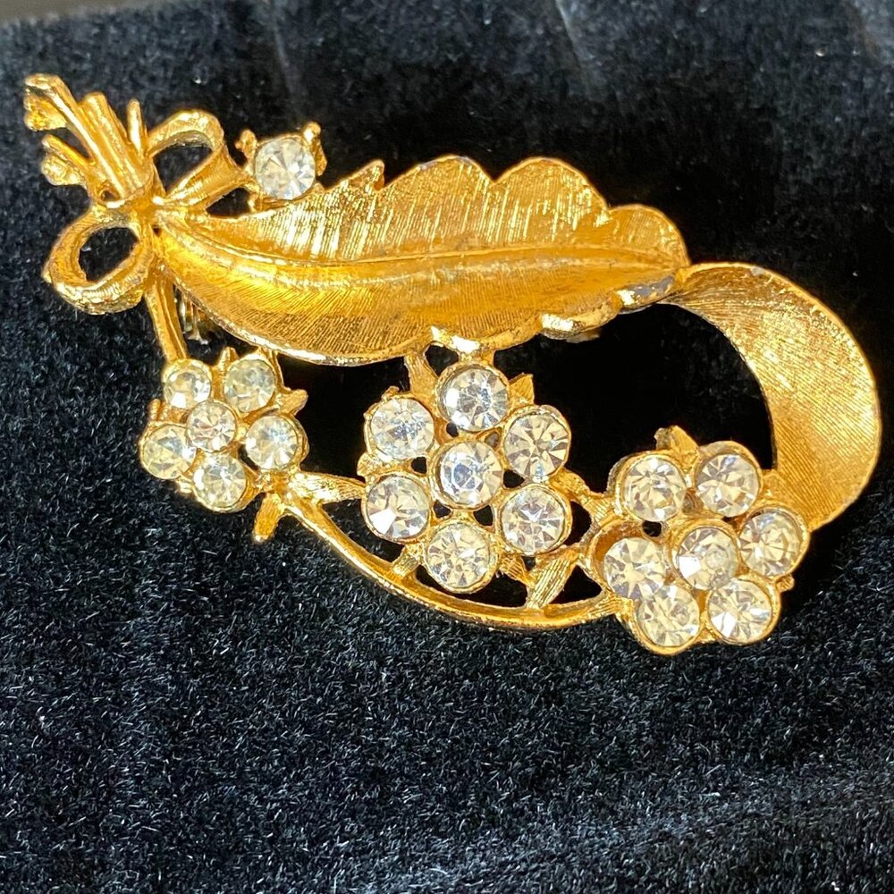 Vintage Gold Tone Flower and Leaf Rhinestone Brooch